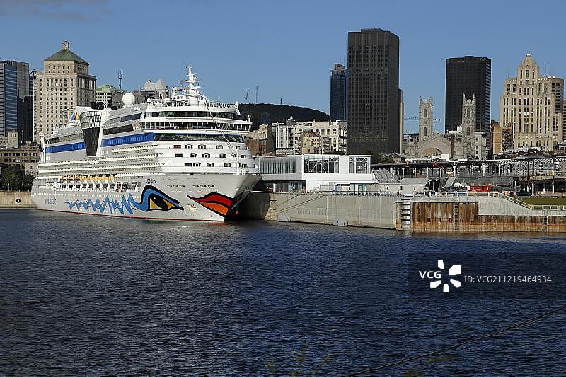 爱达·迪瓦号邮轮蒙特利尔魁北克省旧港天际线加拿大北美图片素材