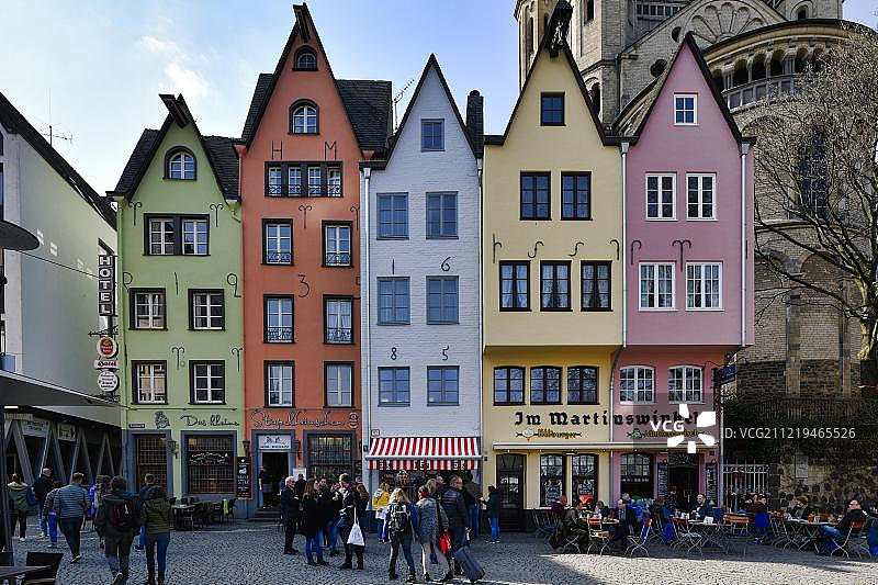 德国科隆马丁斯维尔特区色彩鲜艳的房屋和Im Martinswinkel餐厅图片素材