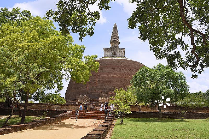 斯里兰卡北部中央省波隆纳鲁沃的兰科特韦赫拉佛塔图片素材