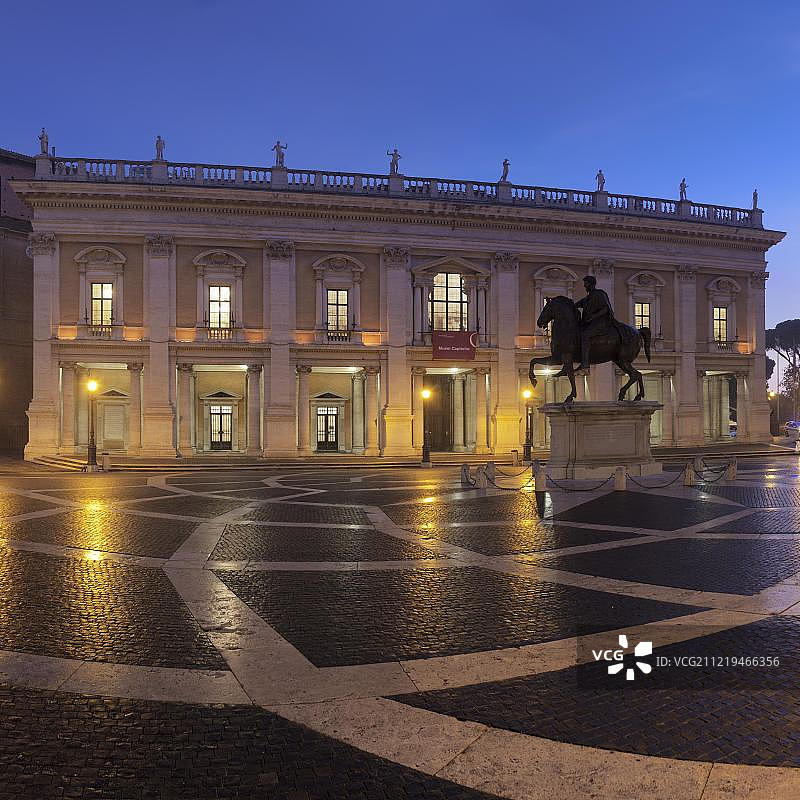 意大利罗马卡比托利欧广场的骑马雕像和博物馆图片素材