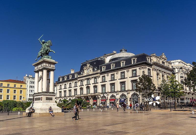 法国克莱蒙费朗雅德广场韦钦托列雕像图片素材