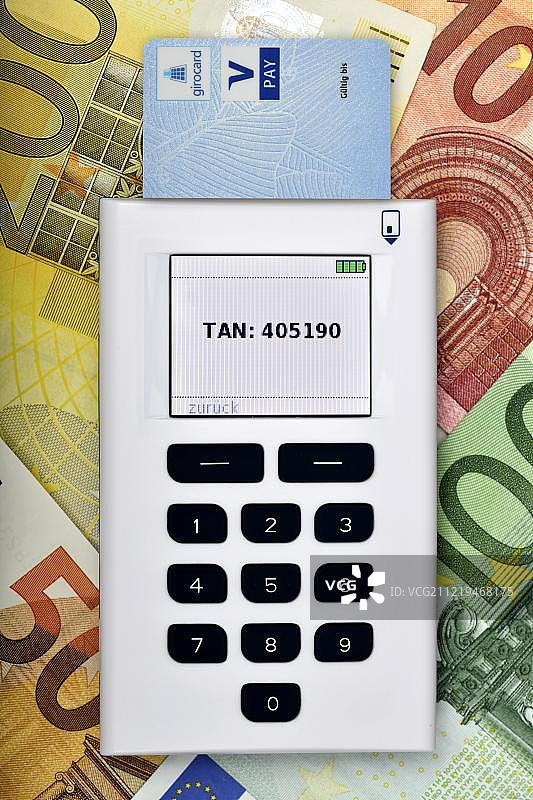 ChipTAN生成器、TAN读取器、Giro卡，在各种欧元纸币上，德国巴登-符腾堡图片素材
