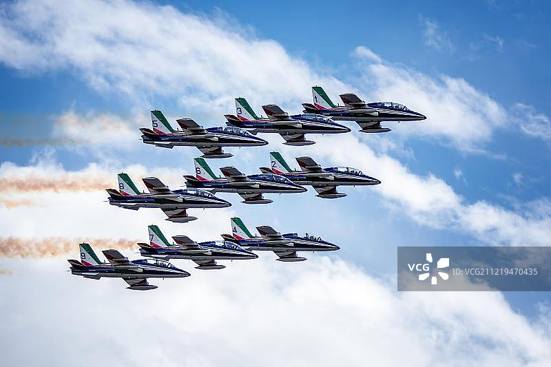 意大利空军三色箭特技飞行队，锡永航展，瑞士瓦莱州锡永图片素材