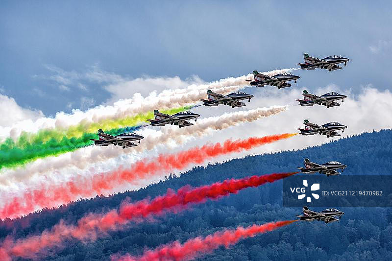 意大利空军三色箭特技飞行队，锡永航展，瑞士瓦莱州锡永图片素材