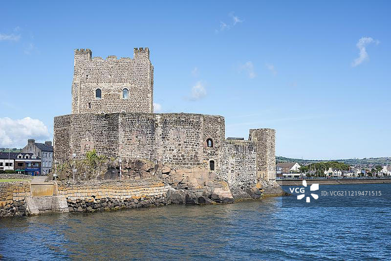 卡里克弗格斯城堡，位于英国北爱尔兰安特里姆郡图片素材