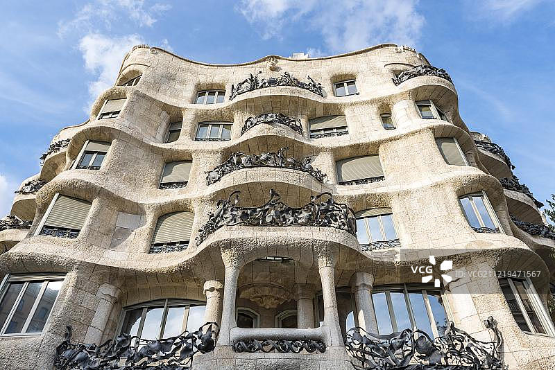米拉之家外墙，安东尼·高迪作品，巴塞罗那，加泰罗尼亚，西班牙图片素材