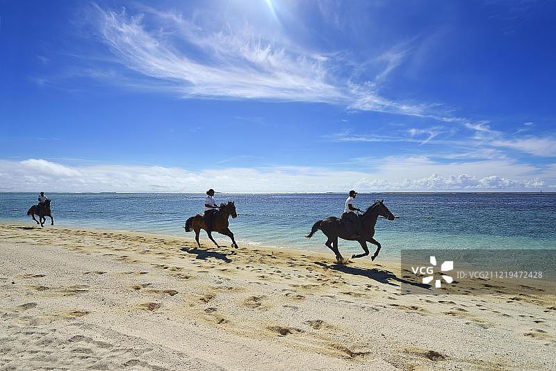 毛里求斯莫纳山布拉班特半岛圣瑞吉斯度假酒店莫纳海滩的骑手图片素材