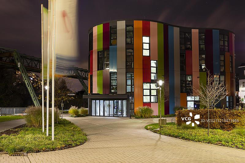 伍珀塔尔青少年大学夜景图片素材
