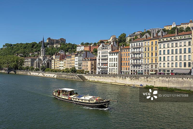 里昂索恩河畔的老城区和圣乔治教堂，法国图片素材