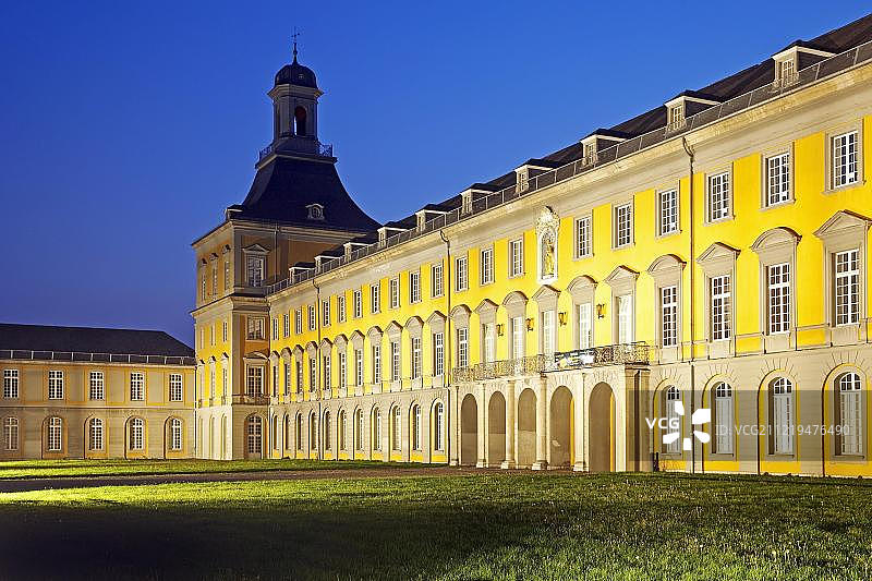 德国波恩的前选帝侯宫殿和现在的大学主楼图片素材