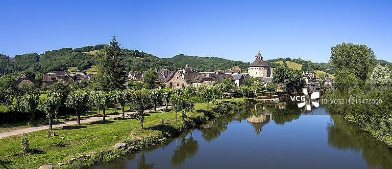法国欧塞尔河畔圣厄拉利村，阿韦龙省，奥克西塔尼图片素材
