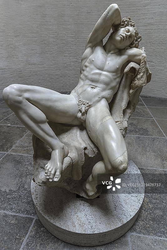 Barberinic农牧之神或Barberinic Satyr，公元前220年左右的罗马雕塑，雕文，慕尼黑，上巴伐利亚，德国，欧洲图片素材