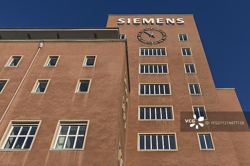 西门子公司办公楼，又称覆盆子宫，柏林风格，建于1948-1953年，德国巴伐利亚州埃尔兰根图片素材