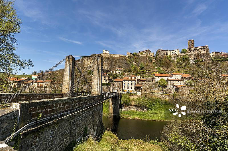 上卢瓦尔省希亚克村阿列河上的桥梁图片素材