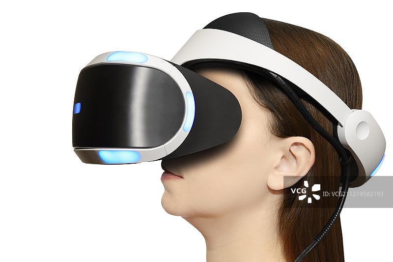 佩戴Playstation VR头显的女人图片素材