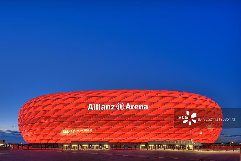慕尼黑安联竞技场夜景图片素材