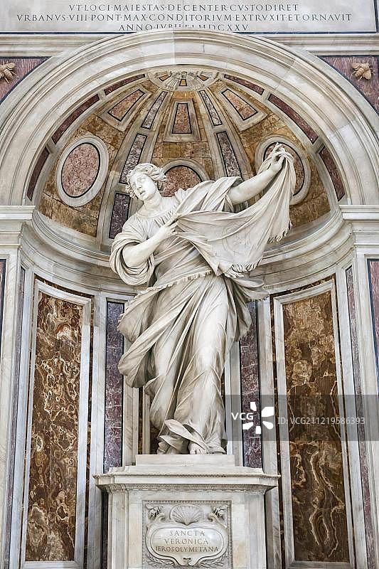 意大利罗马梵蒂冈圣彼得大教堂的圣维罗尼卡雕像图片素材