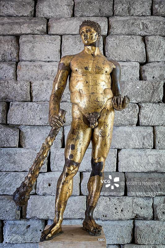 镀金青铜大力神雕像，卡比托利欧博物馆，罗马，意大利，欧洲图片素材