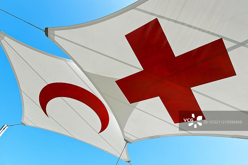 红十字会与红新月会旗帜，日内瓦国际红十字会与红新月会博物馆，瑞士，欧洲图片素材