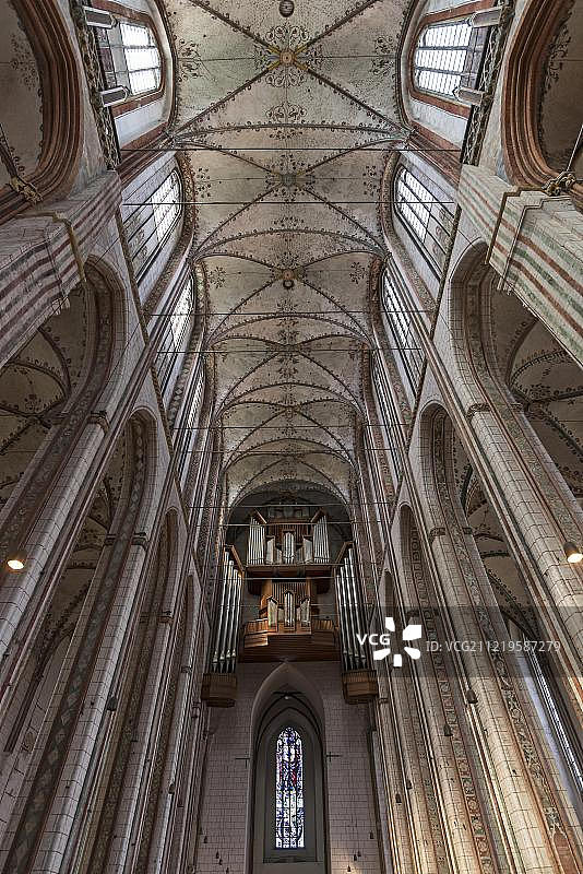 德国吕贝克圣玛丽教堂拱形天花板图片素材