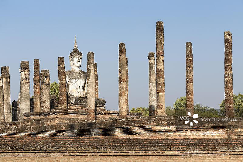 泰国素可泰历史公园玛哈泰寺的佛像图片素材