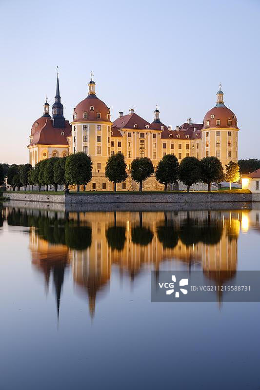reflection, blue hour, Saxony, Germany, Europe图片素材
