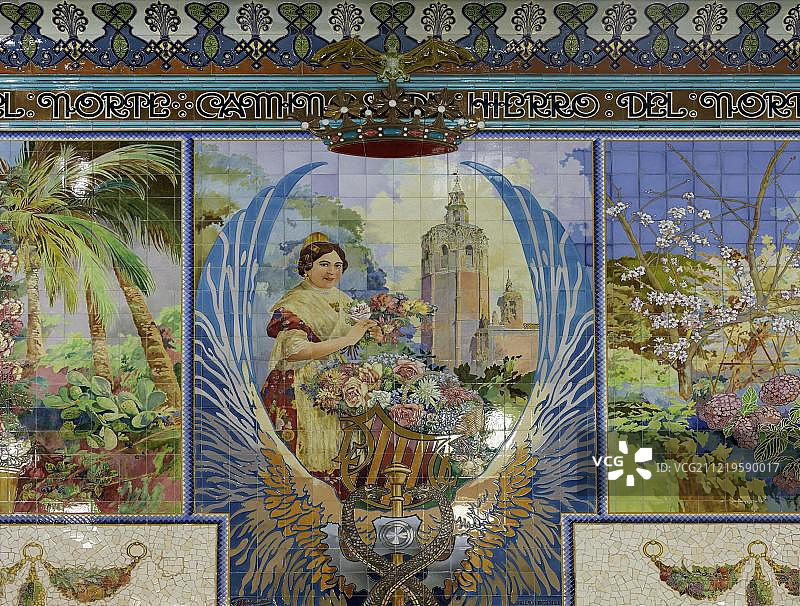 西班牙巴伦西亚北部火车站候车室的瓷砖墙面装饰图片素材