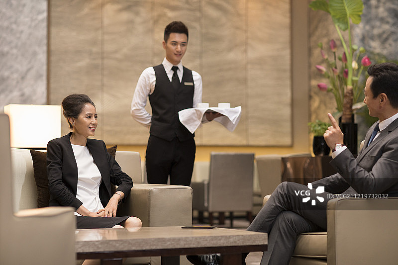 成功商务人士谈话图片素材