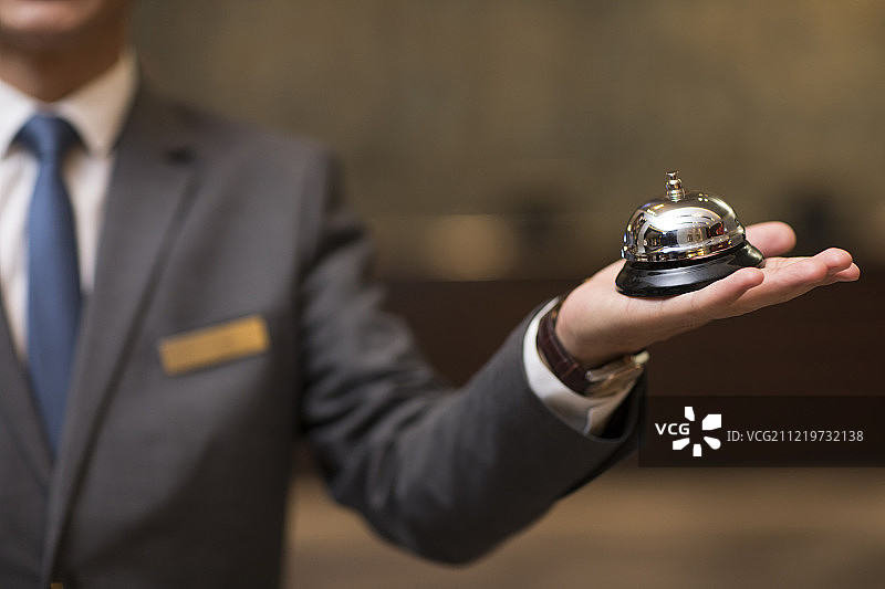 酒店经理拿着服务铃图片素材