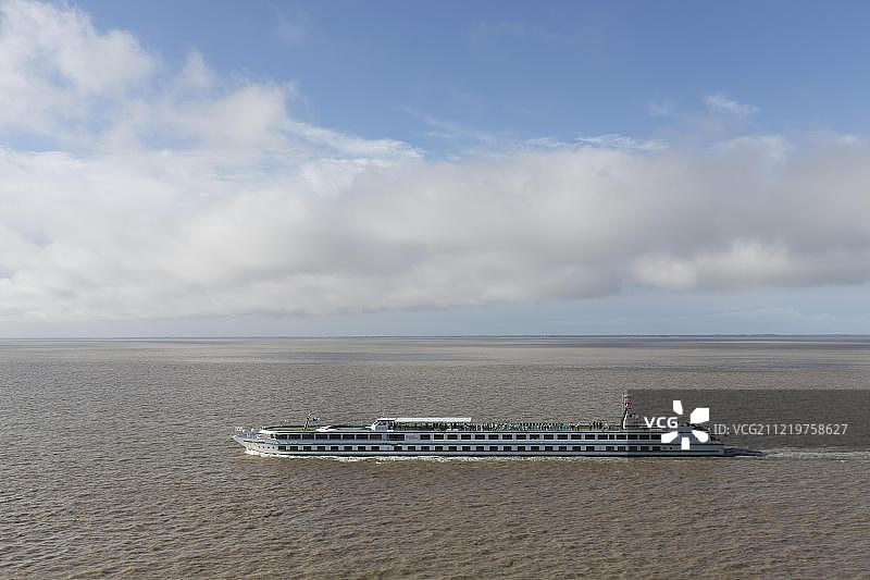 阿基坦公主号游轮：位于吉伦特河口，法国滨海梅谢尔图片素材
