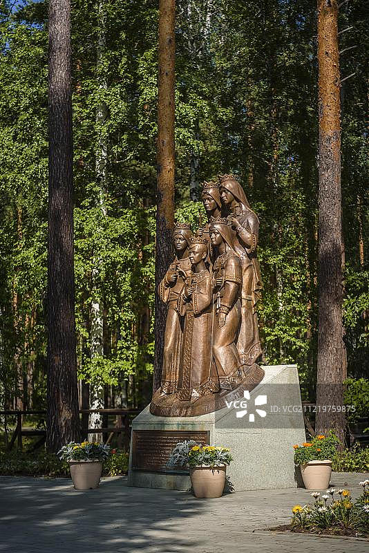 罗曼诺夫沙皇子女雕像，加尼纳亚玛修道院，叶卡捷琳堡，斯维尔德洛夫斯克州，俄罗斯，欧洲图片素材
