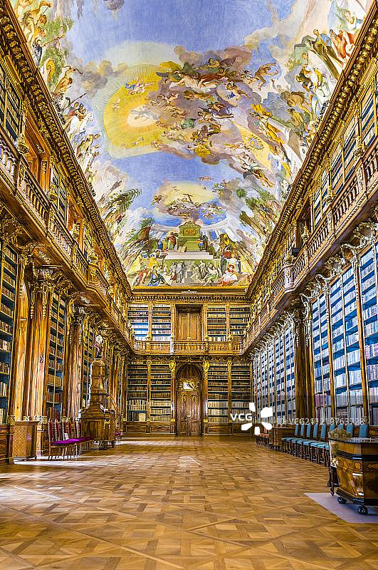 布拉格斯特拉霍夫修道院哲学厅古老图书馆，捷克，欧洲图片素材