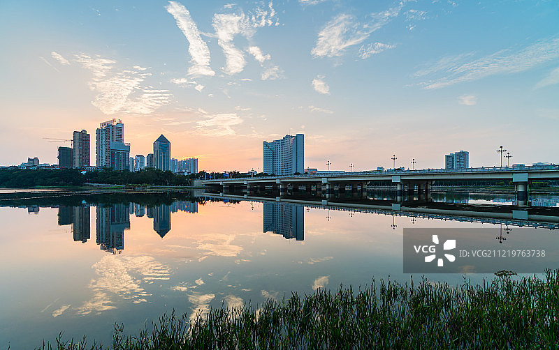 南宁南湖大桥沿岸风光图片素材