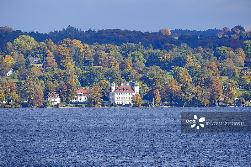 施塔恩贝格湖与阿默兰城堡或波奇城堡，位于德国巴伐利亚州图片素材