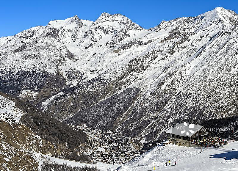 萨斯费山谷施皮尔博登美食餐厅雪山风光（瑞士瓦莱州）图片素材