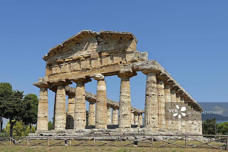 意大利坎帕尼亚帕埃斯图姆的雅典娜古希腊多立克柱式神庙遗址图片素材
