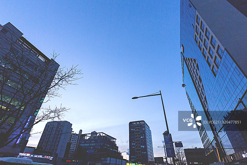 现代建筑：办公楼城市景观图片素材