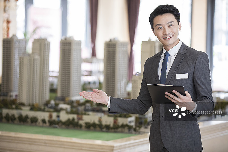 自信的房产经纪人图片素材