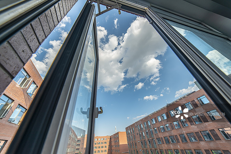 南开大学津南校区建筑-学生宿舍楼图片素材