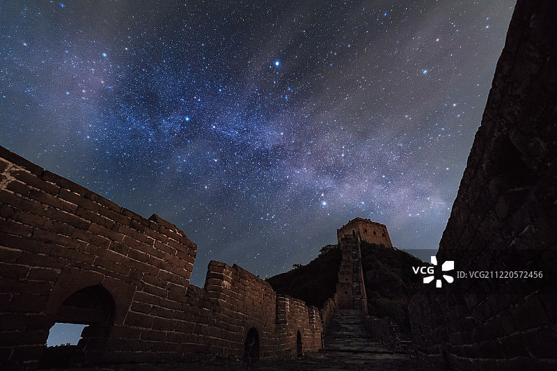 金山岭长城银河下的烽火台图片素材