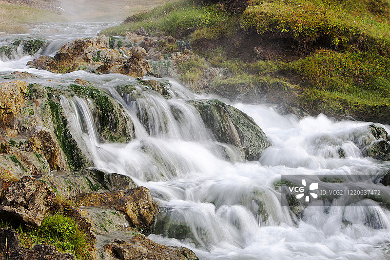 冰岛米湖克拉夫拉地热发电站流出的热水图片素材