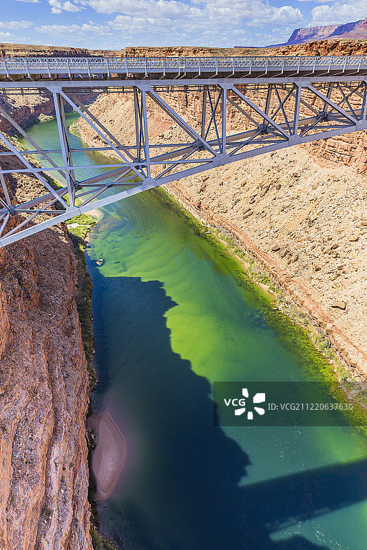 纳瓦霍桥：亚利桑那州北部科罗拉多河上的钢拱桥图片素材