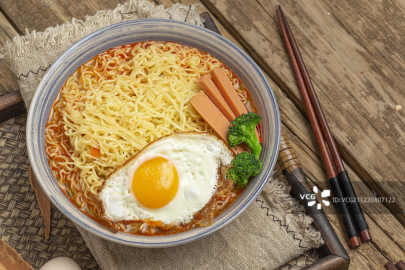 美味的煮方便面图片素材