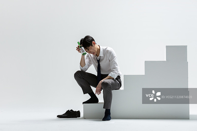 职场男性：求职、压力与失业问题图片素材