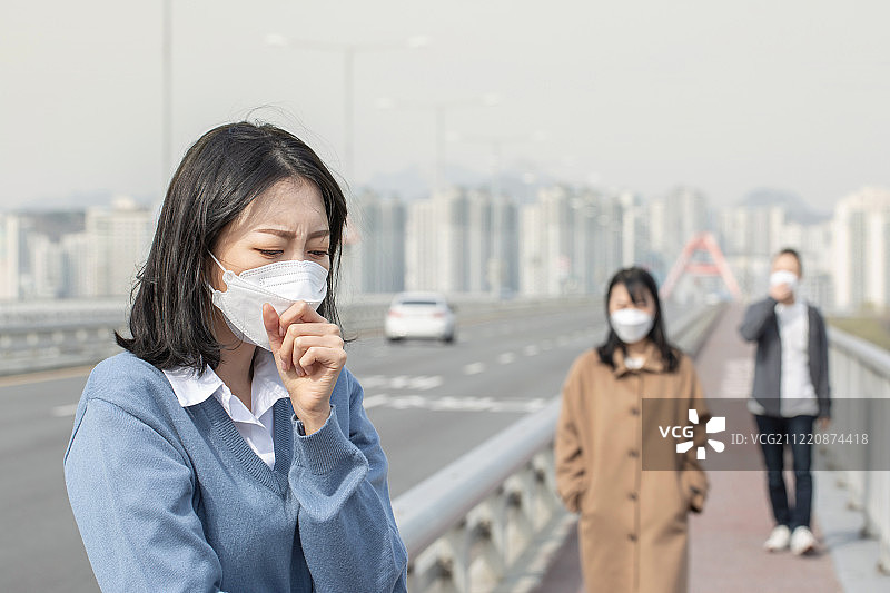 戴口罩的女人，空气污染，天气，疼痛，咳嗽图片素材