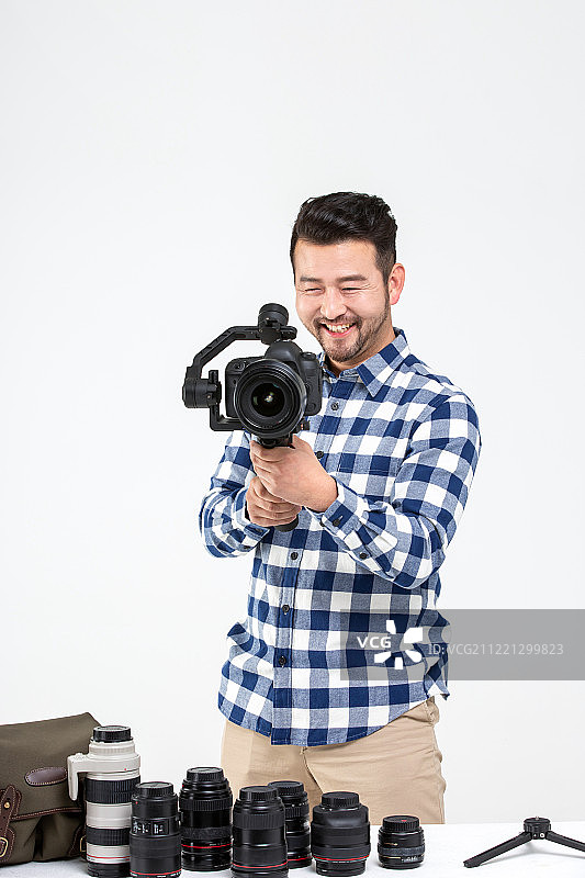 40-49岁男子，相机爱好，微笑图片素材