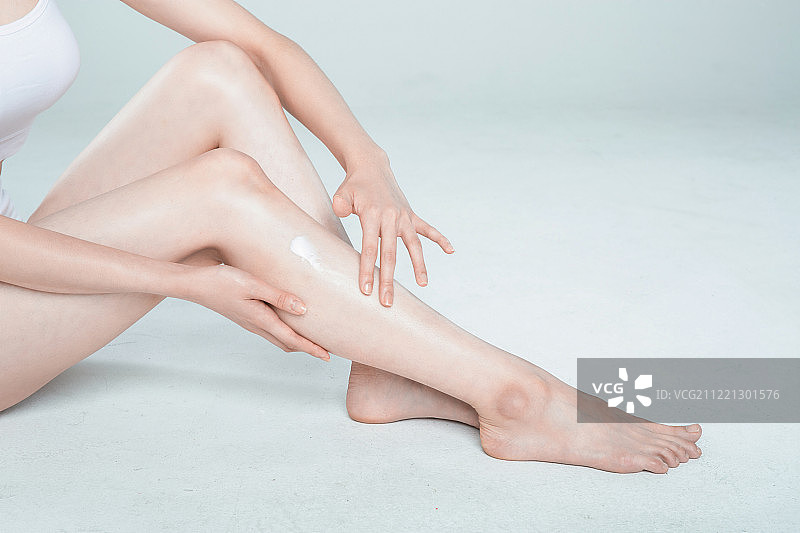 女士润肤露，精油，皮肤，美容，小腿图片素材