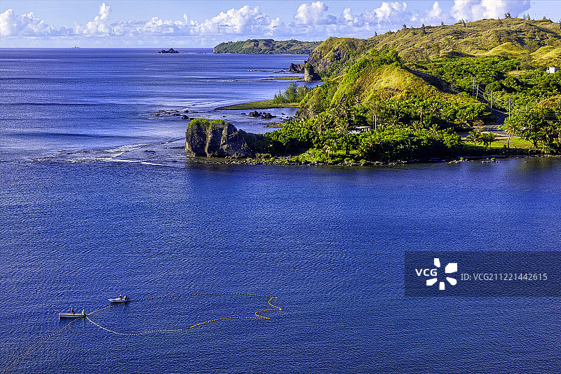 关岛乌马塔克湾的崎岖南海岸图片素材