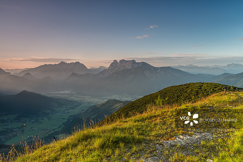 普莱施山日出，遥望盖绍斯山图片素材