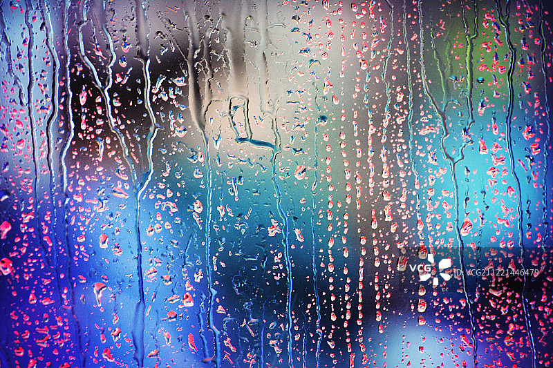 紫色雨图片素材